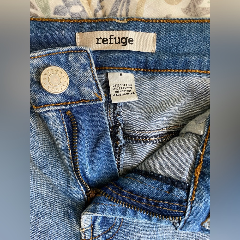 Refuge skinny jeans. Mid waist, light-washed, and ripped.